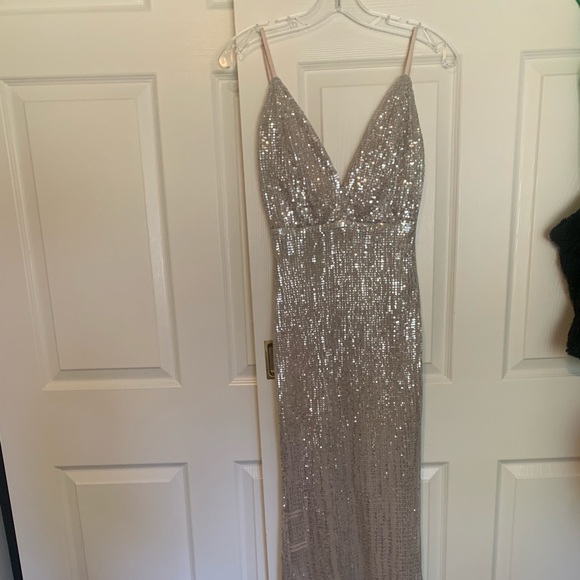 PROM DRESS - Picture 3 of 5